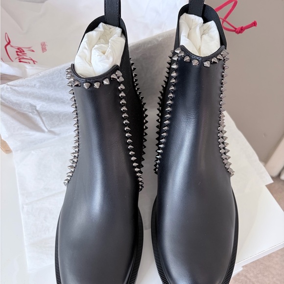 Christian Louboutin Elegant White and Red Intimates - Picture 3 of 7